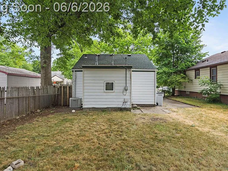 23773 Hazelwood Ave — Photo 12