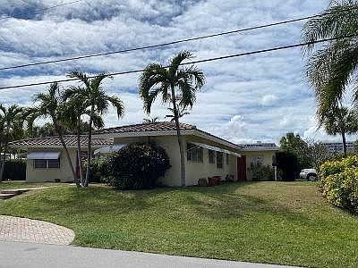 2nd image of 250 Miramar Ave
