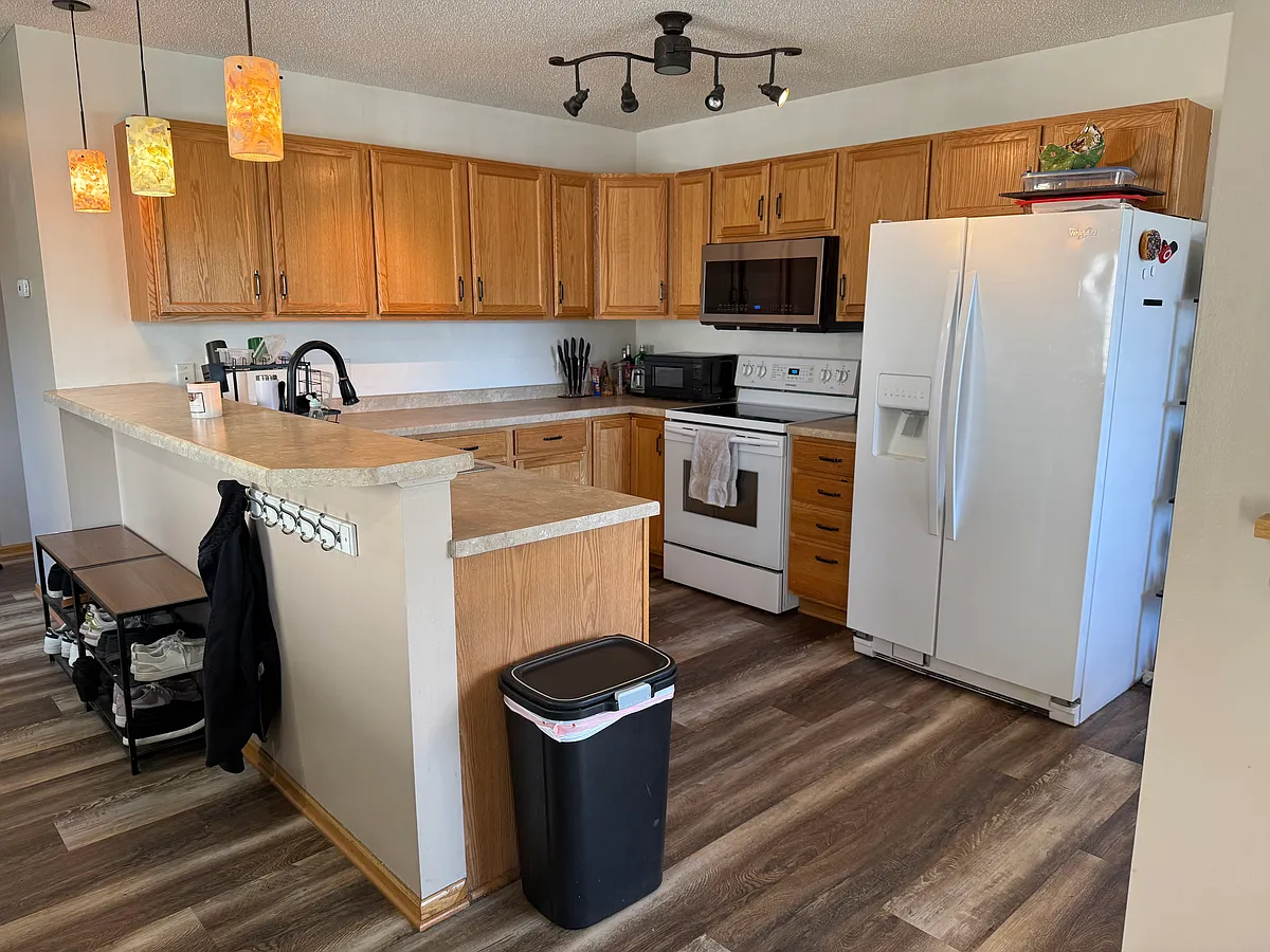 Kitchen - 506 Newton Ave SE
