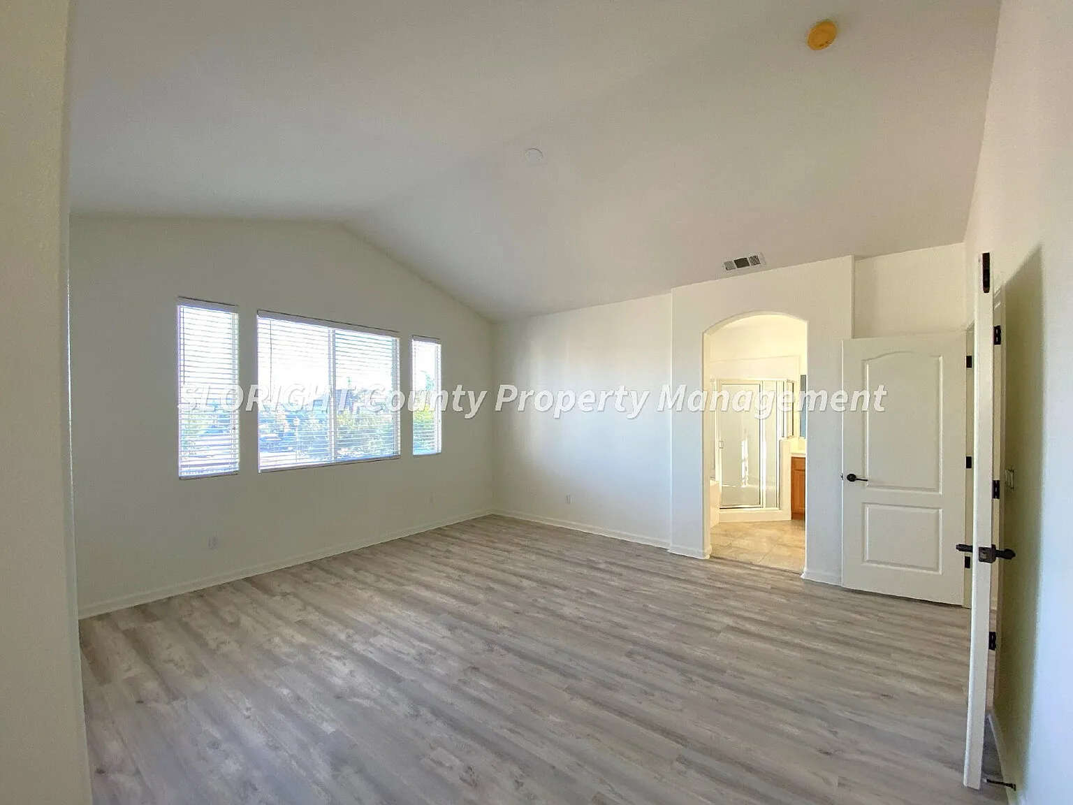 4 bed, 2.5 bath, 2567 sqft, $4,500 — Photo 4