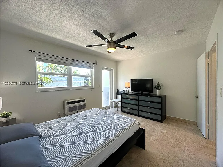 524 Washington Ave #208 — Photo 16