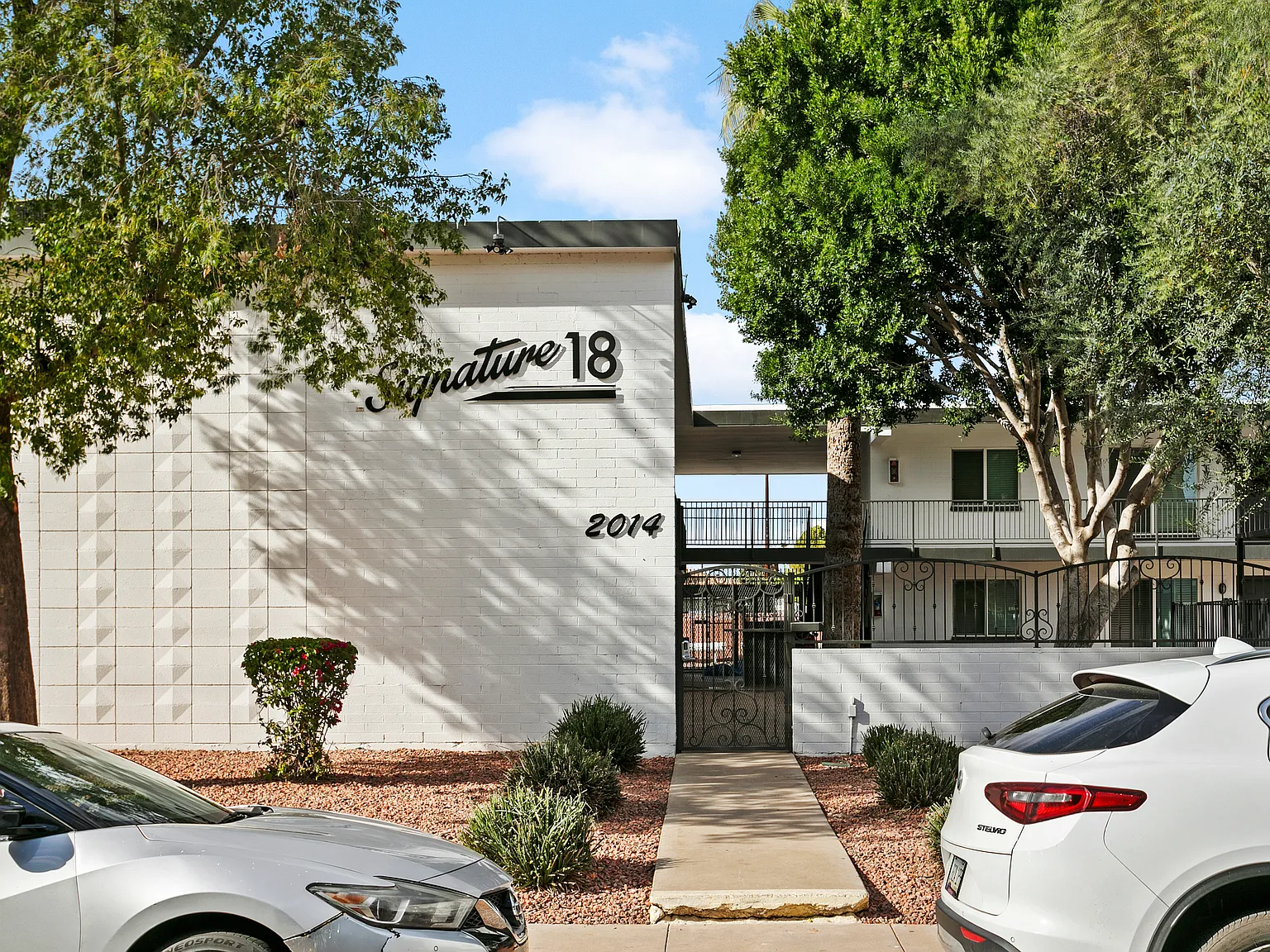 2014 W Berridge Ln — Photo 3