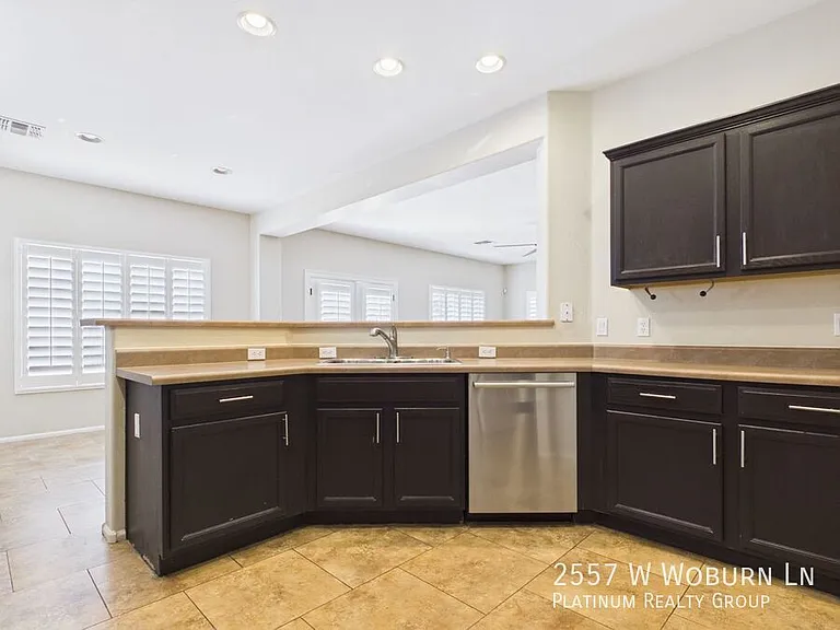 2557 W Woburn Ln — Photo 9
