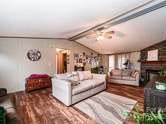 4th image of 79 Moss Dr