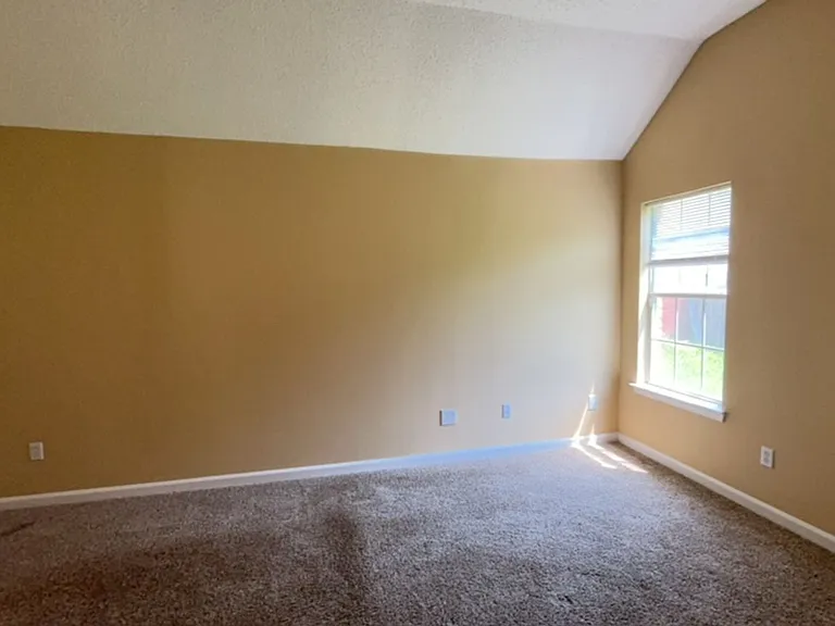 5554 Steffani Dr — Photo 6