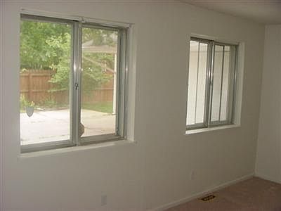5th image of 228 Oxford Dr