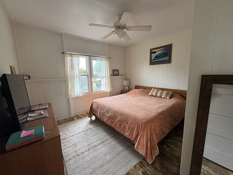 Room 2 (furnishing not included)