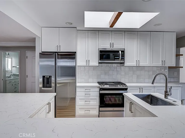 644 14th St — Photo 8