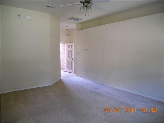 2nd image of 313 S Heritage Oaks Dr