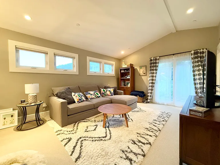 251 San Pedro Ave — Photo 37
