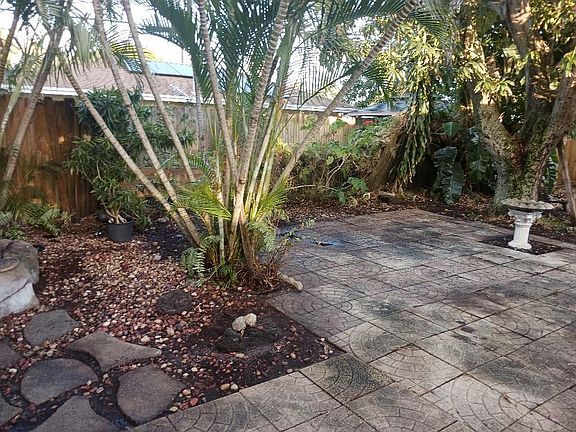 5th image of 2588 NE 13th Avenue