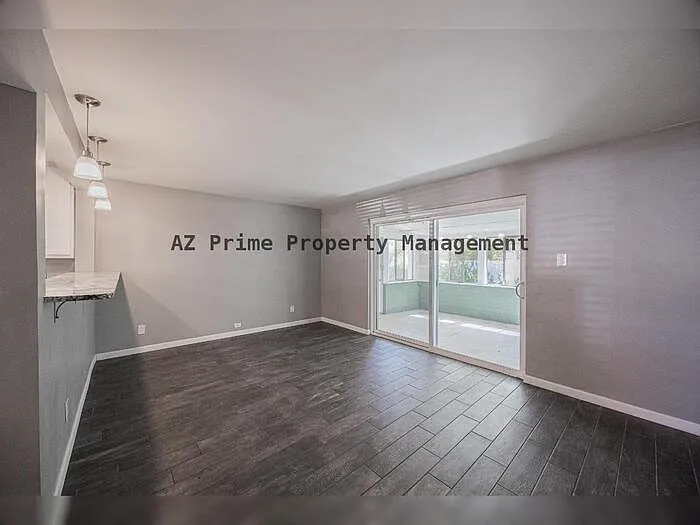 6521 N 19th Dr — Photo 5