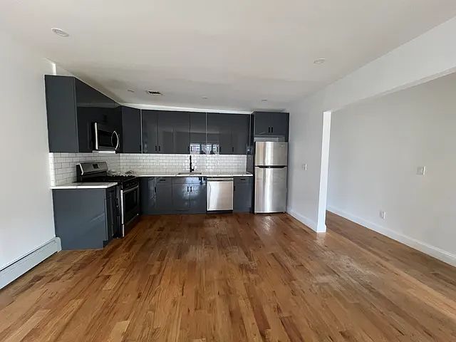 1st image of 3939 De Reimer Ave Floor 3