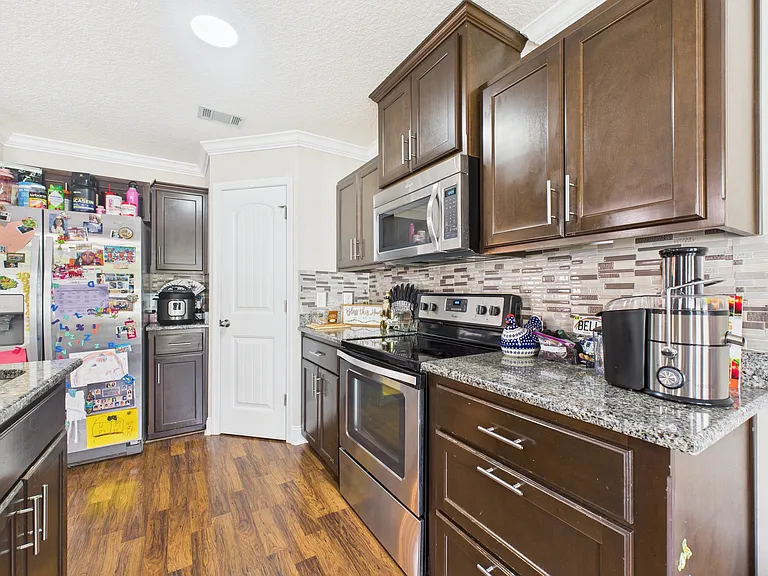 213 Grandview Dr — Photo 13