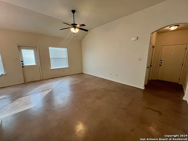 174 Joanne Cv — Photo 4