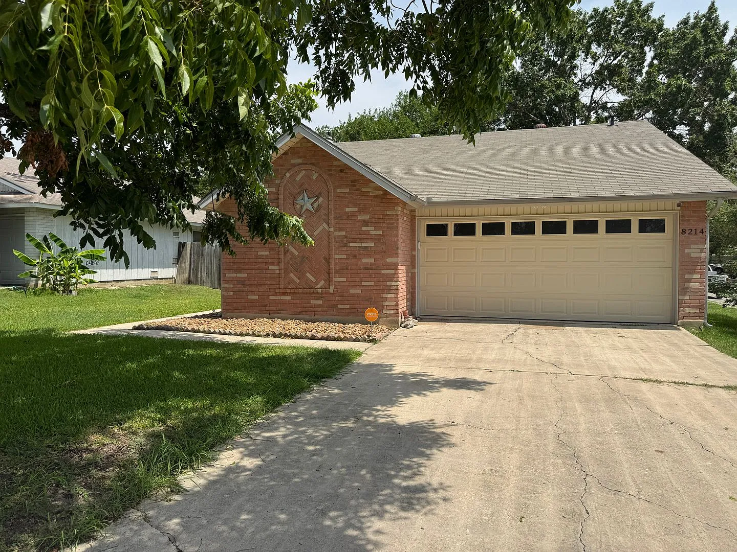 Welcome home to 8214 Spring Town St! — Photo 2