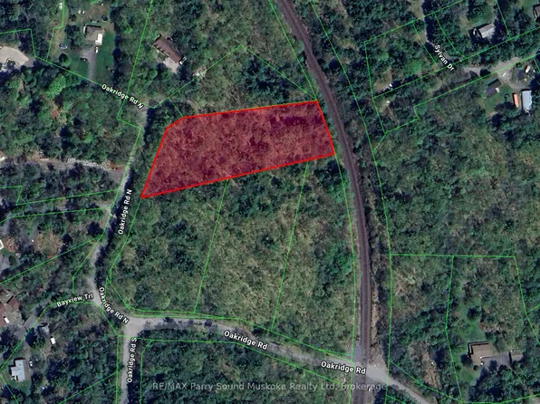 17 Oakridge Rd N, McDougall, ON P2A 2W9