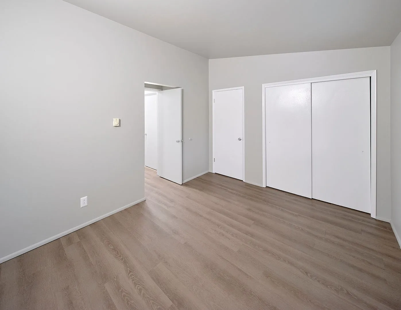 Gladstone Apartments — Photo 2