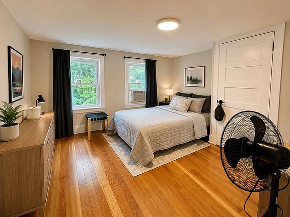 4th image of 87 Burget Ave #2