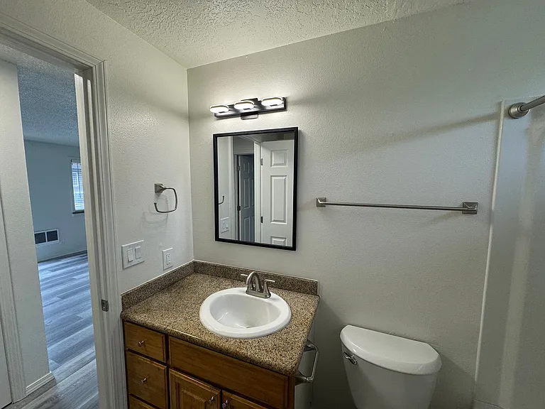 385 NW 6th St — Photo 39
