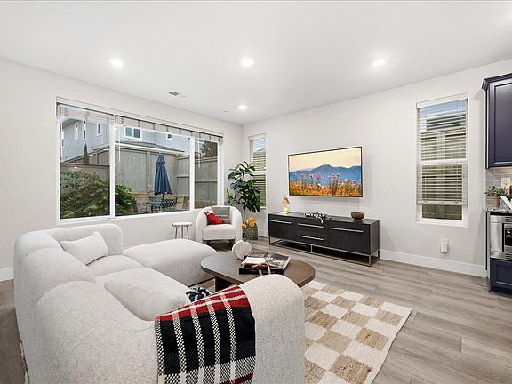 2nd image of 3247 Highgate Terrace Loop