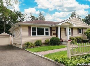 88 Hawthorne Rd, East Norwich, NY 11732