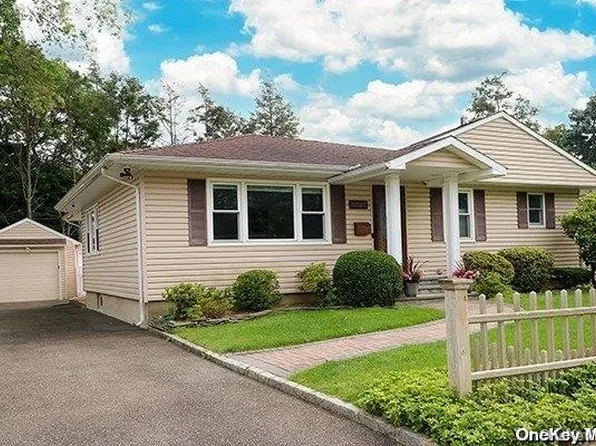 88 Hawthorne Road, East Norwich, NY 11732