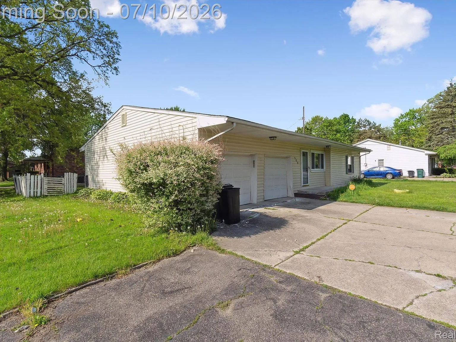 3 bed, 2.0 bath, 1695 sqft, $2,300 — Photo 2