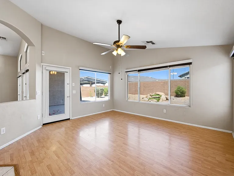 8205 S 45th Ln — Photo 19