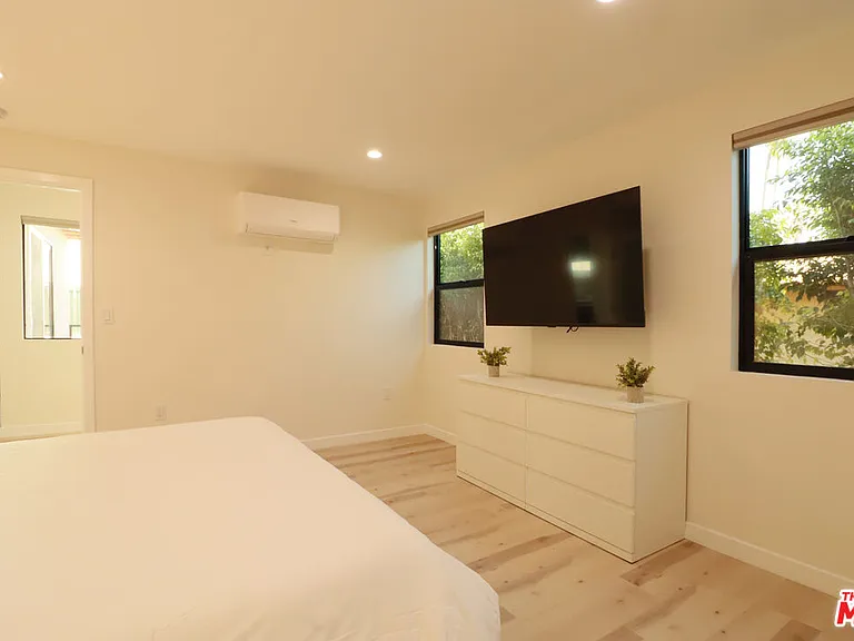 918 N San Vicente Blvd #F — Photo 17