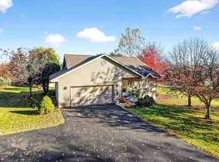 N5842 Lakeview Dr, Green Lake, WI 54941