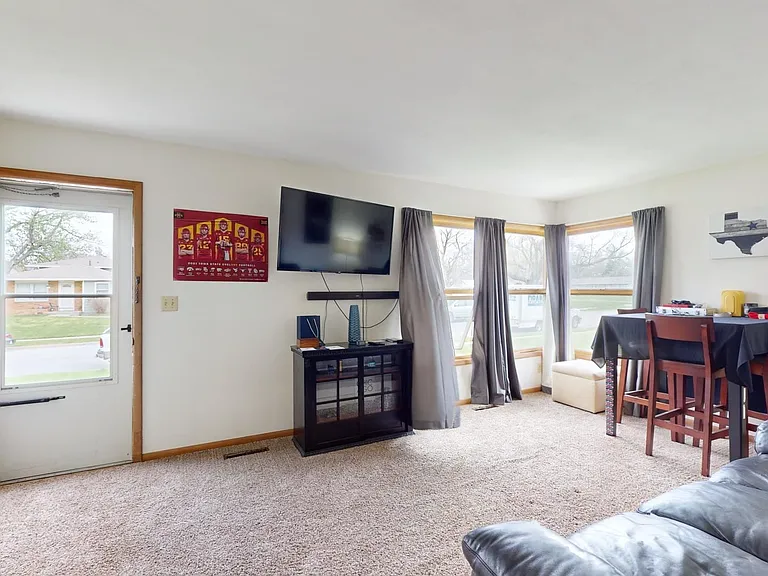 2109 Barr Dr — Photo 2