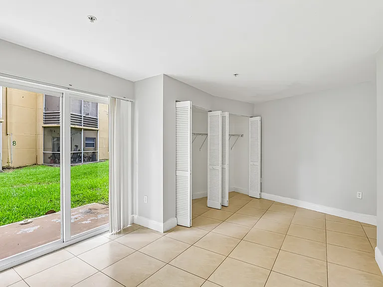 The Oaks Condominium — Photo 42