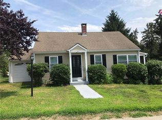 2 Maywood Rd, Narragansett, RI 02882