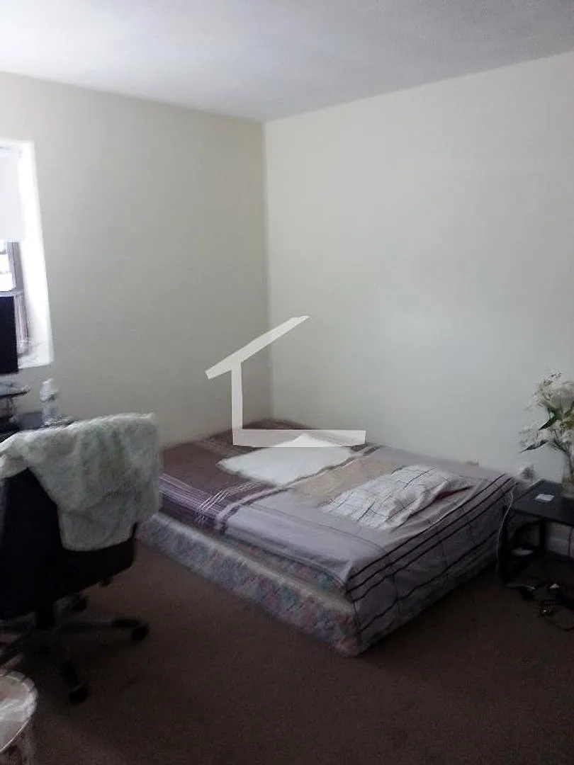Allston two-bed w/heat — Photo 4
