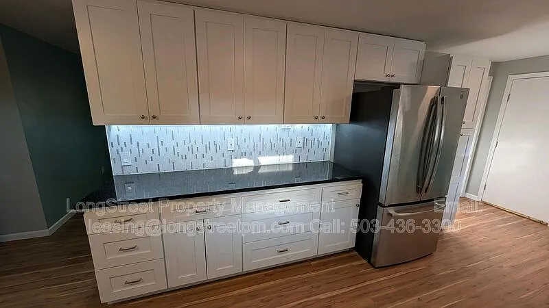 3 bed, 2.0 bath, 1327 sqft, $2,795 — Photo 4