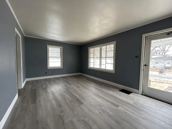 512 N Davis St, Carbondale, IL 62901