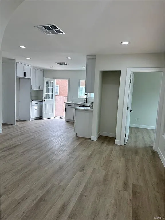 3 bed, 2.0 bath, 1095 sqft, $3,400 — Photo 3