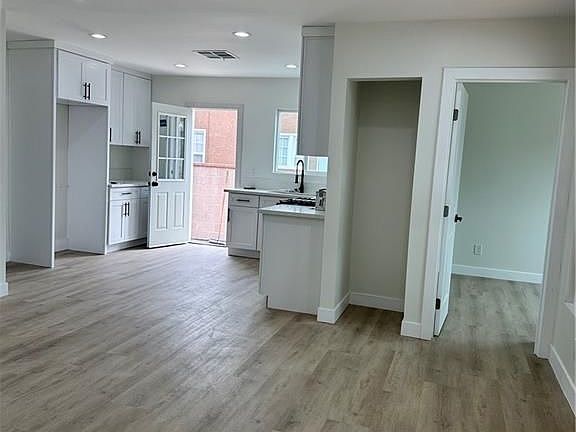 3rd image of 2519 1/2 Hope St