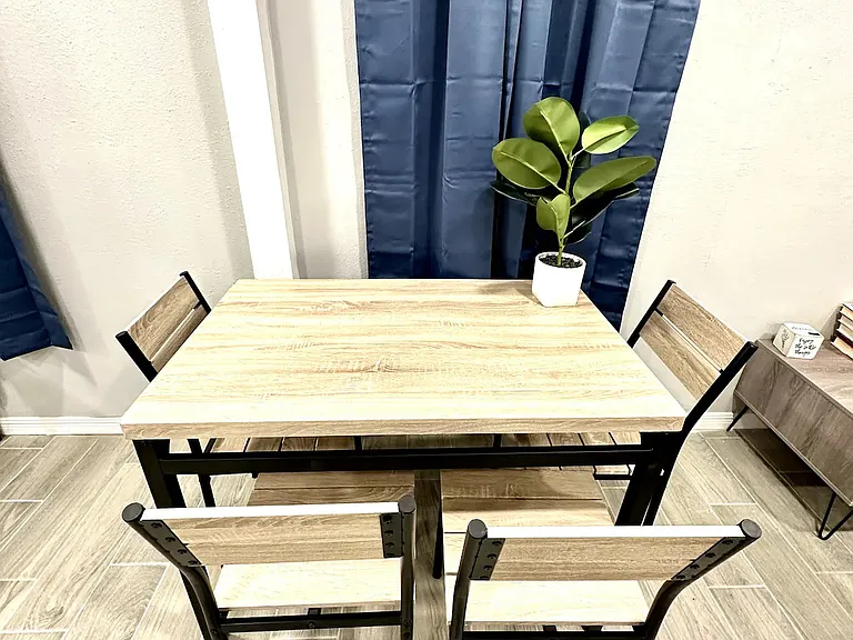 Kitchen with Dining Table