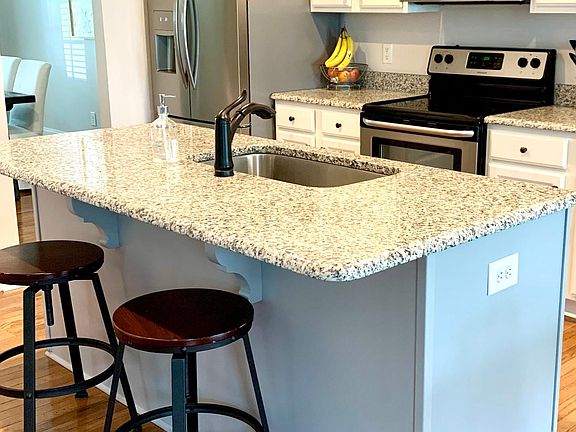 Modern appliances - disposal, dishwasher, oven, refrigerator, oven, etc.