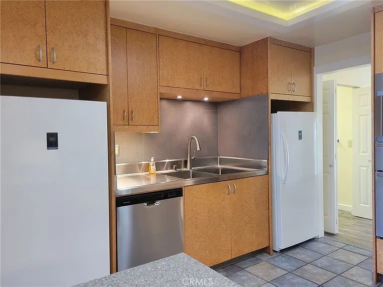 1884 Jaybrook Dr — Photo 22