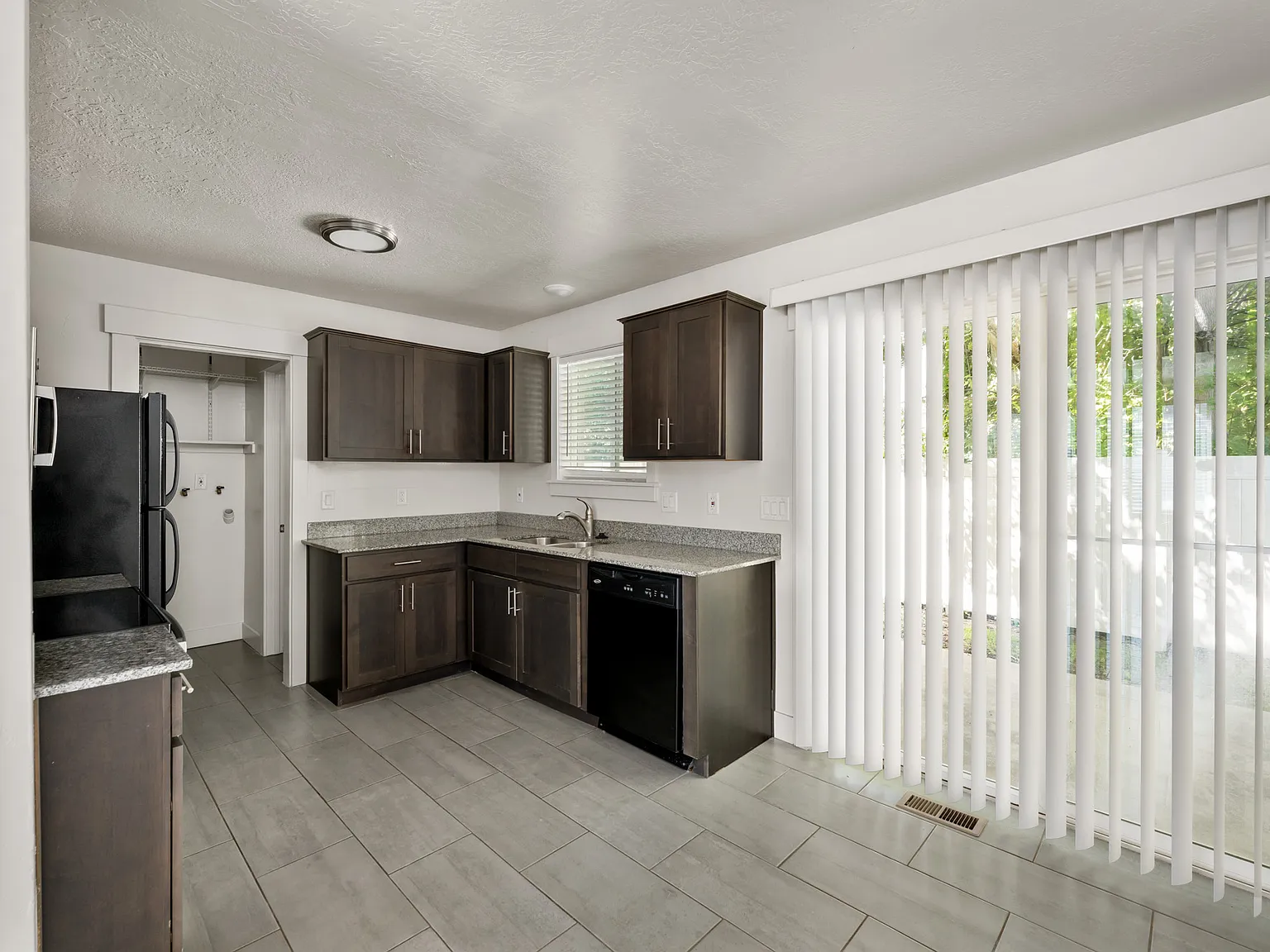 2 bed, 1.5 bath, 1000 sqft, $2,000 — Photo 2
