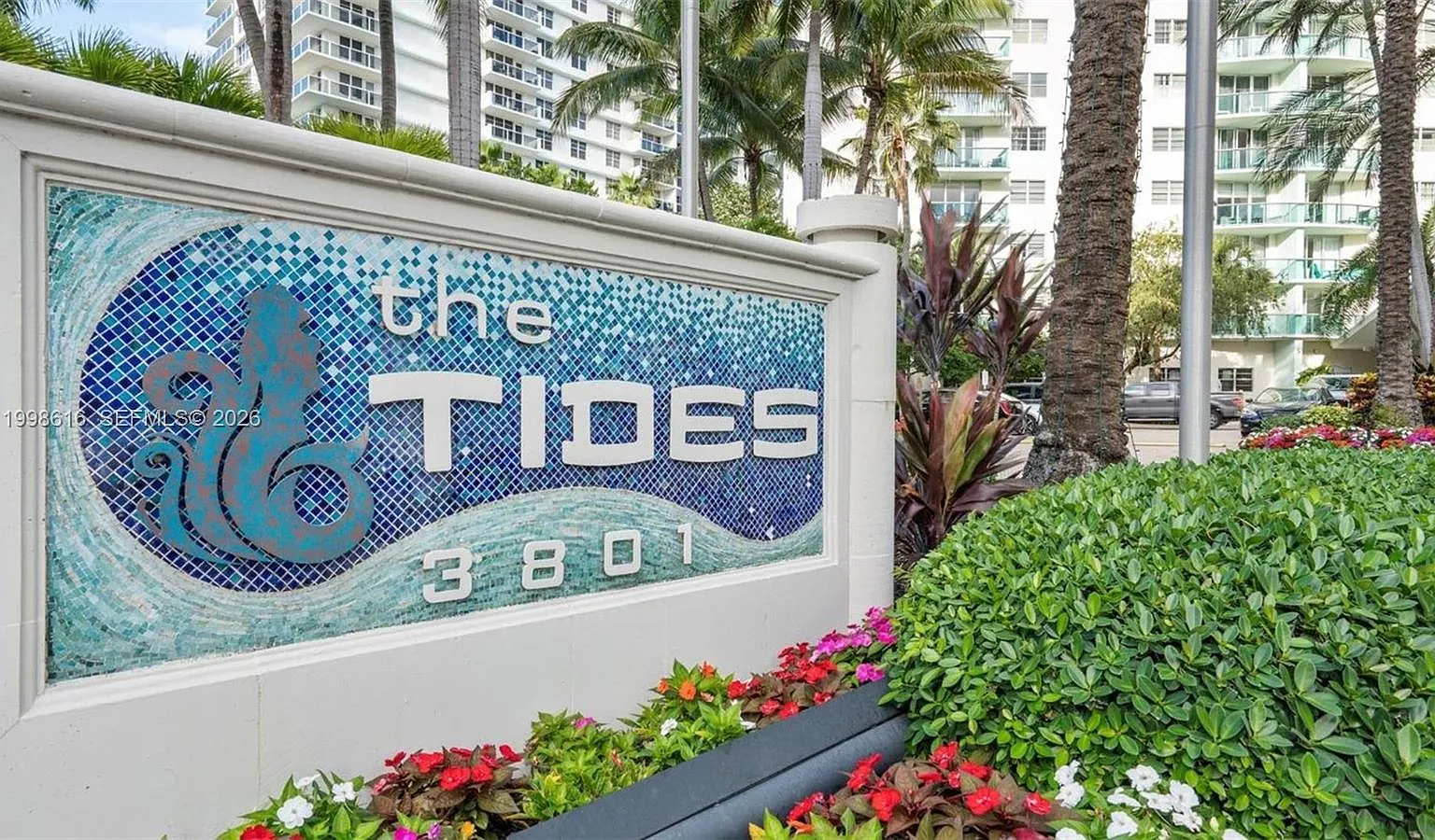 Tides On Hollywood Beach — Photo 1