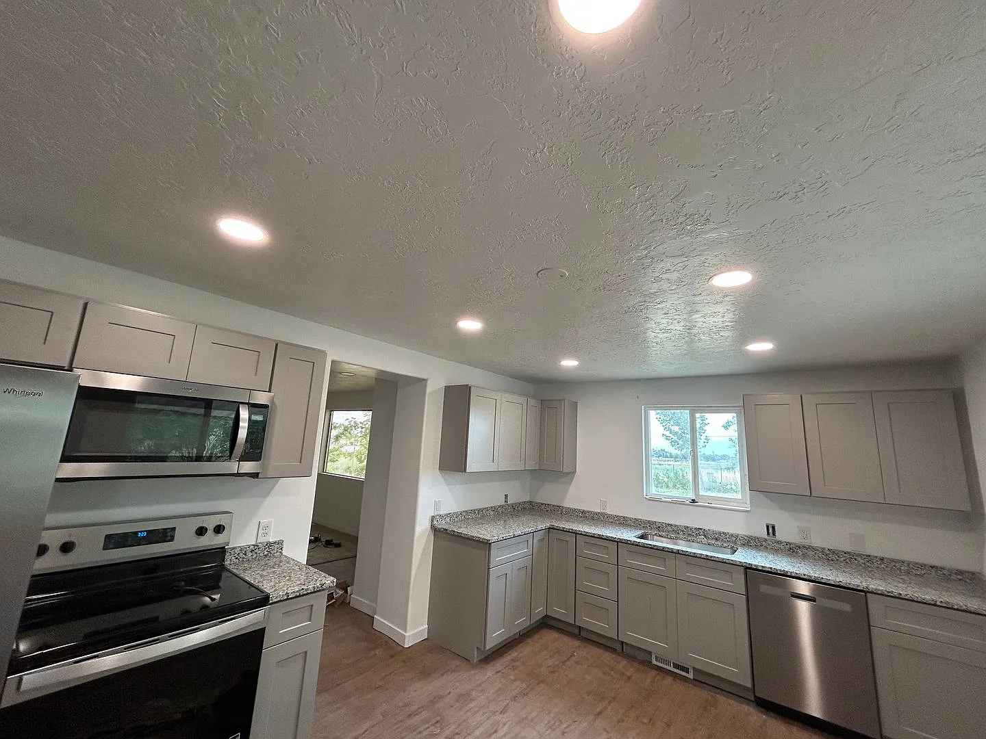 3 Bedroom 1 Bathroom Home in Salem Utah! — Photo 4