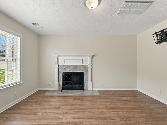 3rd image of 1207 Lasalle Ct
