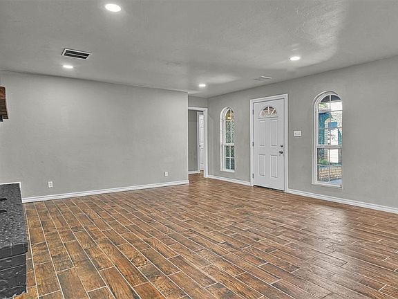 5th image of 2404 N Robin St