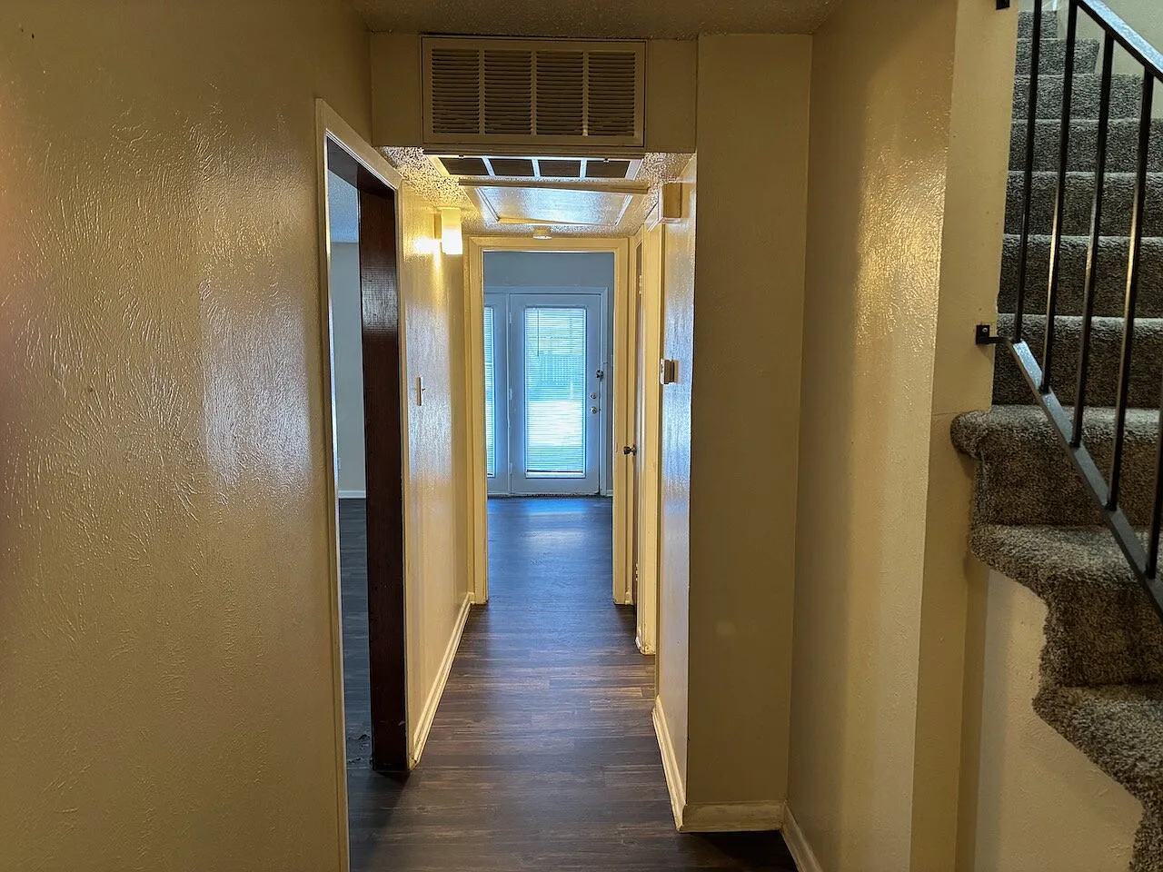 2 bed, 1.5 bath, 1105 sqft, $1,175 — Photo 4