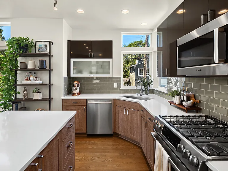 6211 9th Ave NE #B — Photo 1