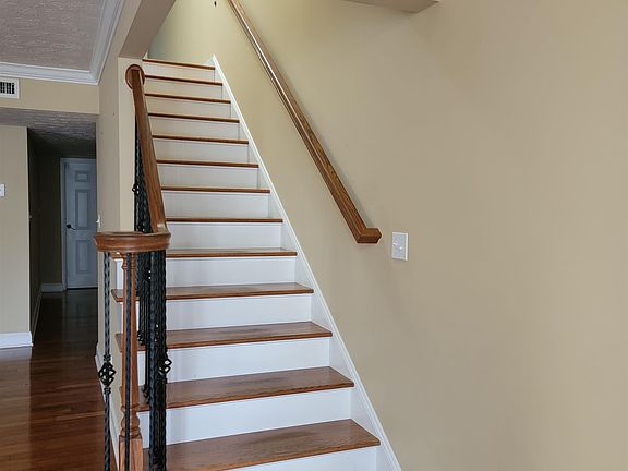 5th image of 20 Courtyard Ln